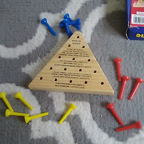 Neato peg game - Picture 4 of 7